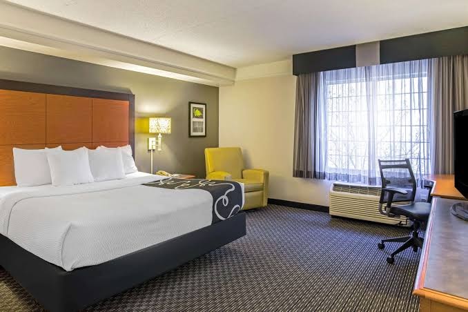 La Quinta Inn & Suites by Wyndham Birmingham Homewood photo 3