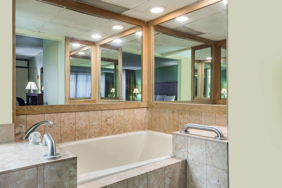 Days Inn by Wyndham Midland photo 2