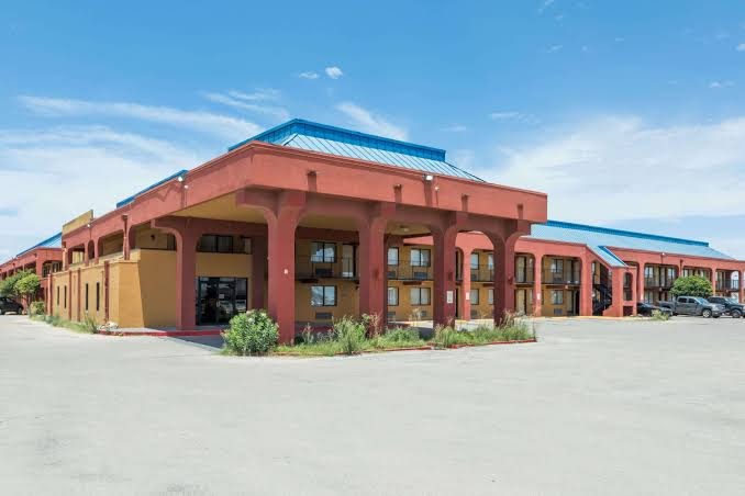 Days Inn by Wyndham Midland photo 3