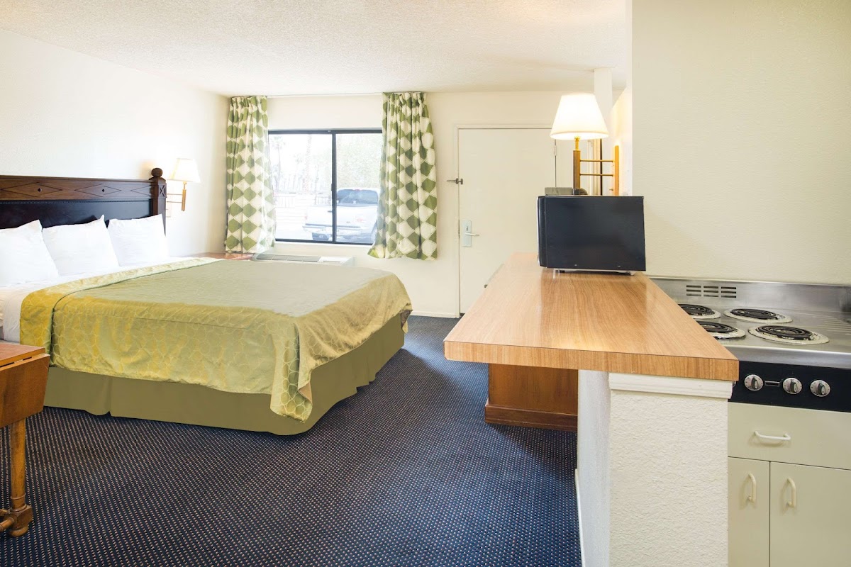 Travelodge by Wyndham Indio photo 2