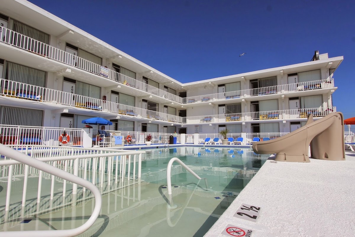 Crusader Oceanfront Resort and Restaurant photo 2