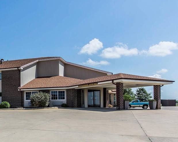 Bearcat Inn and Suites