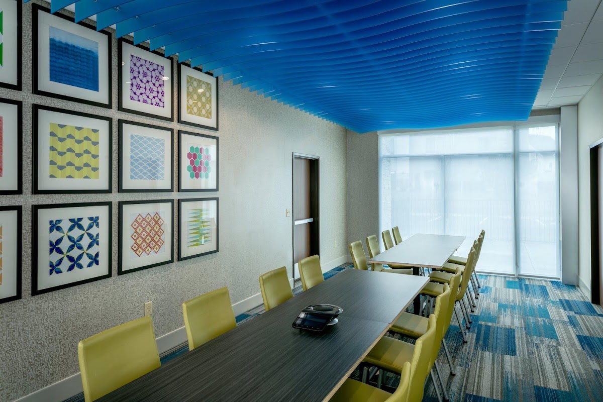 Holiday Inn Express & Suites Medford by IHG photo 2