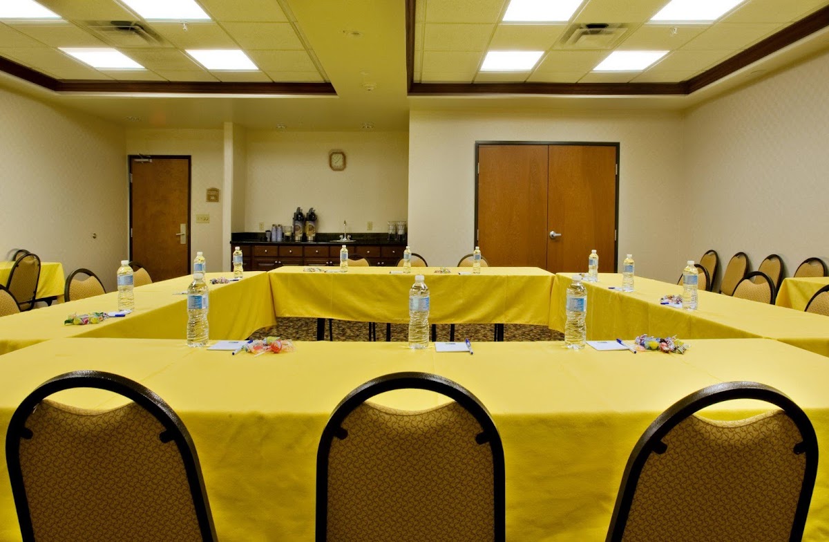 Holiday Inn Express & Suites Levelland by IHG photo 3