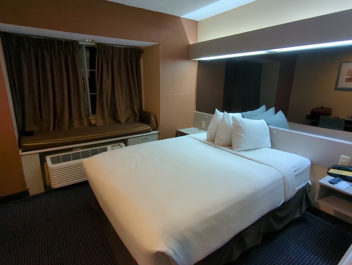 Microtel Inn & Suites by Wyndham Houston photo 2