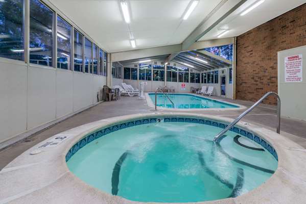 Days Inn by Wyndham Hurstbourne photo 3