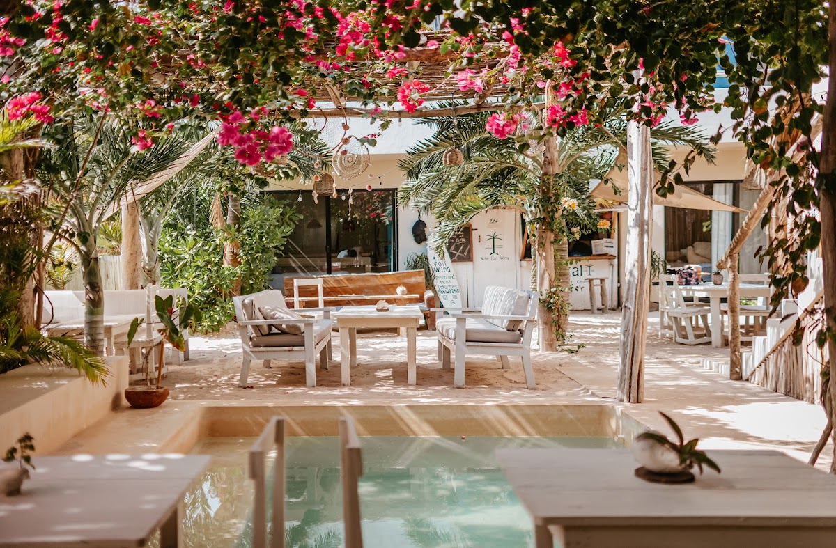 LunArena Barefoot Hotel & Kite School