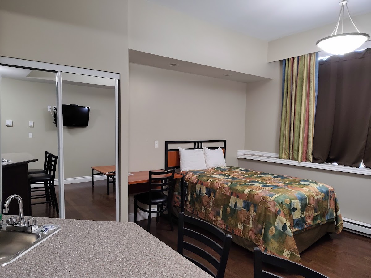 The Collegiate Suites Hotel photo 2