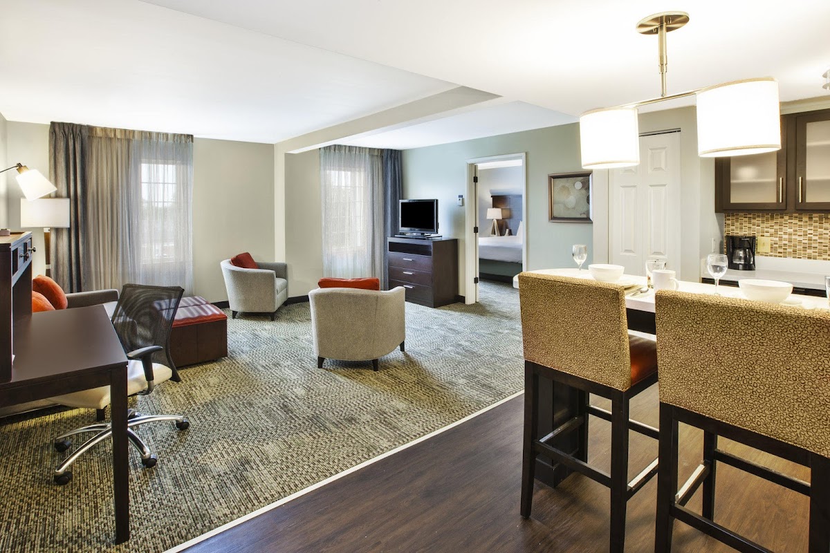 Staybridge Suites Cleveland Mayfield Heights Beachwd by IHG photo 2