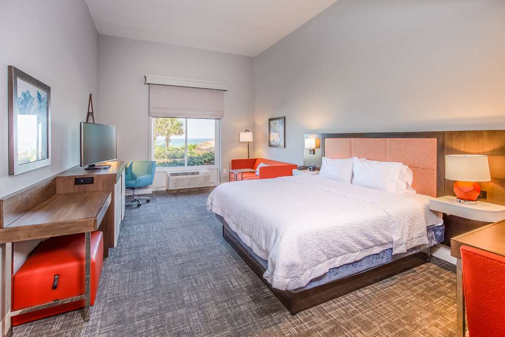 Hampton Inn Pensacola Beach photo 2