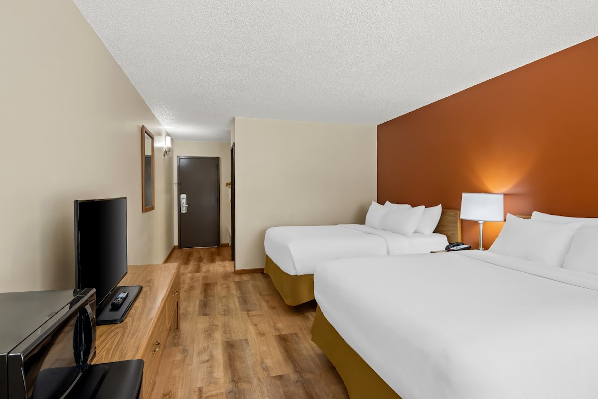 Econo Lodge Manistee photo 2