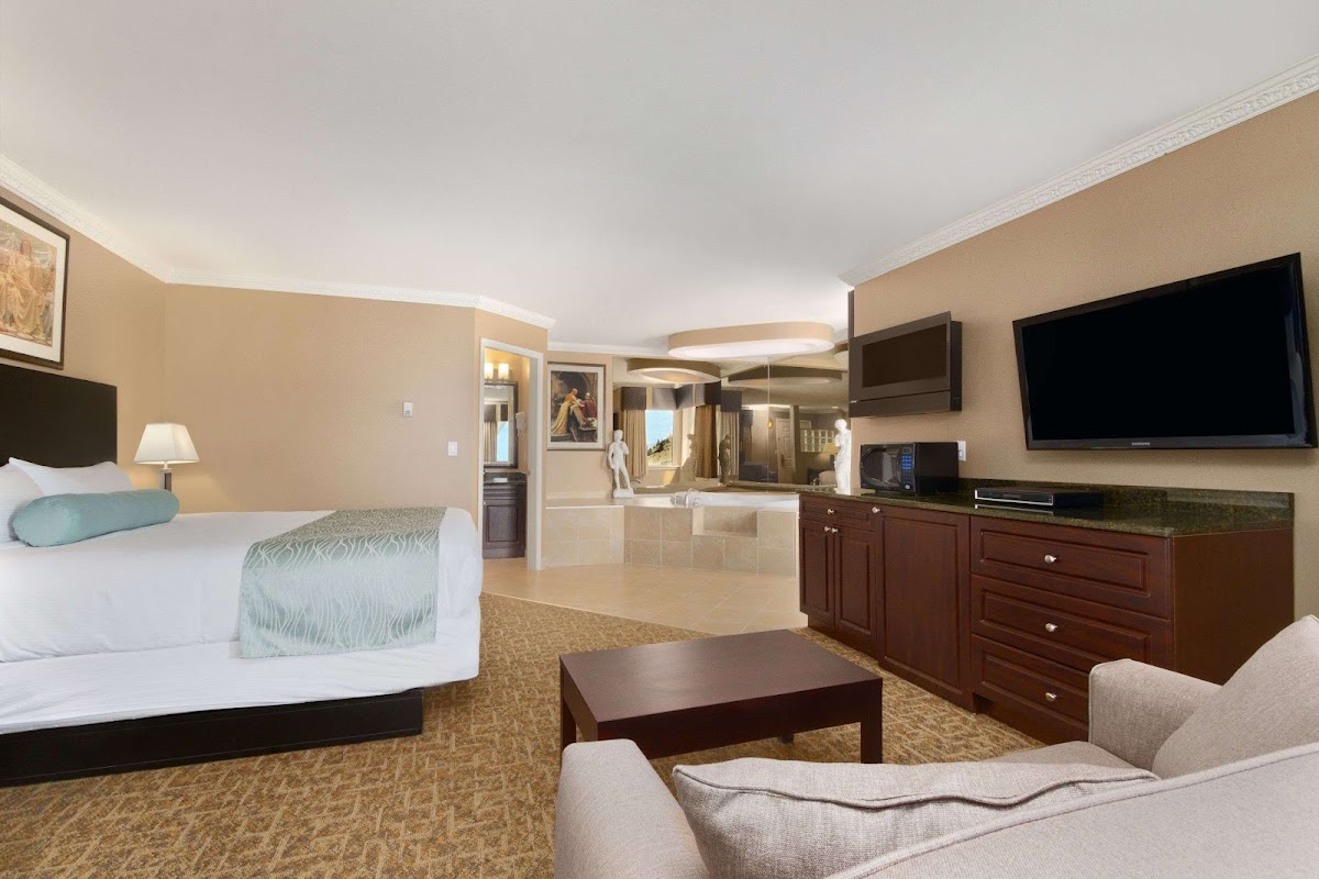 Travelodge by Wyndham Kamloops Mountview photo 2