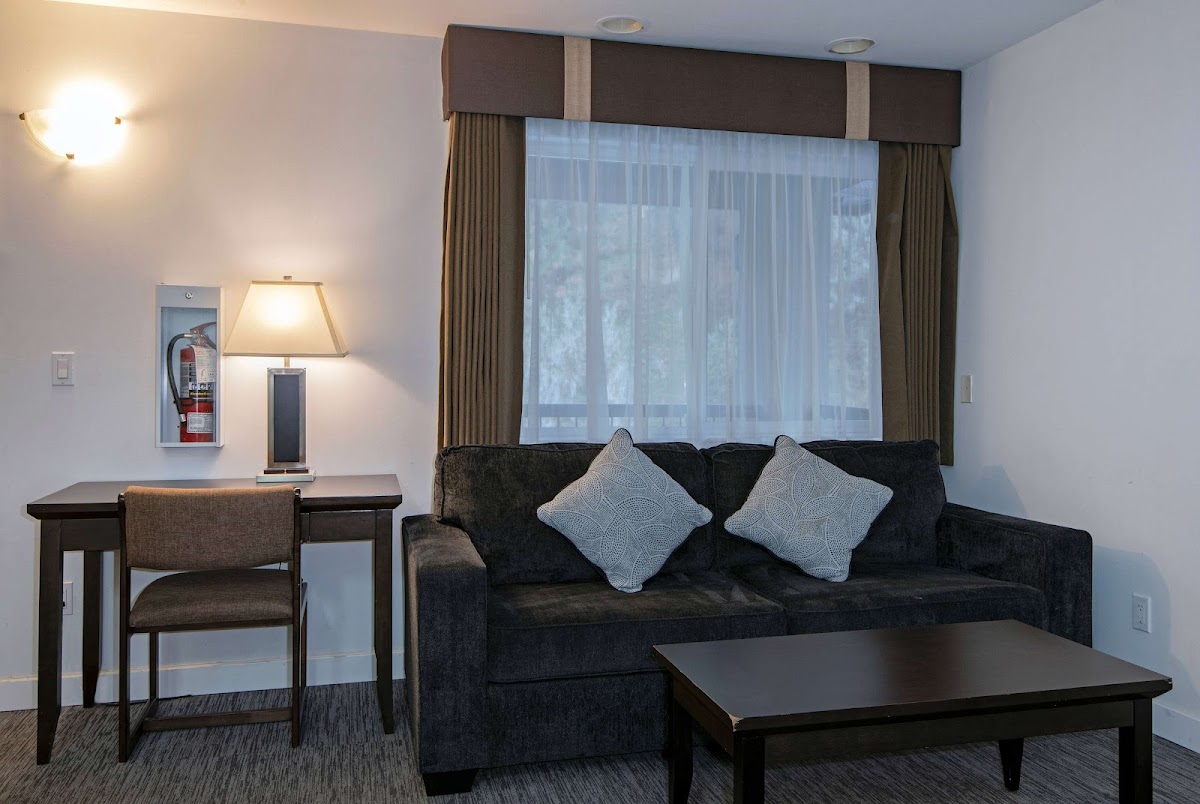 Travelodge by Wyndham Kamloops Mountview photo 3