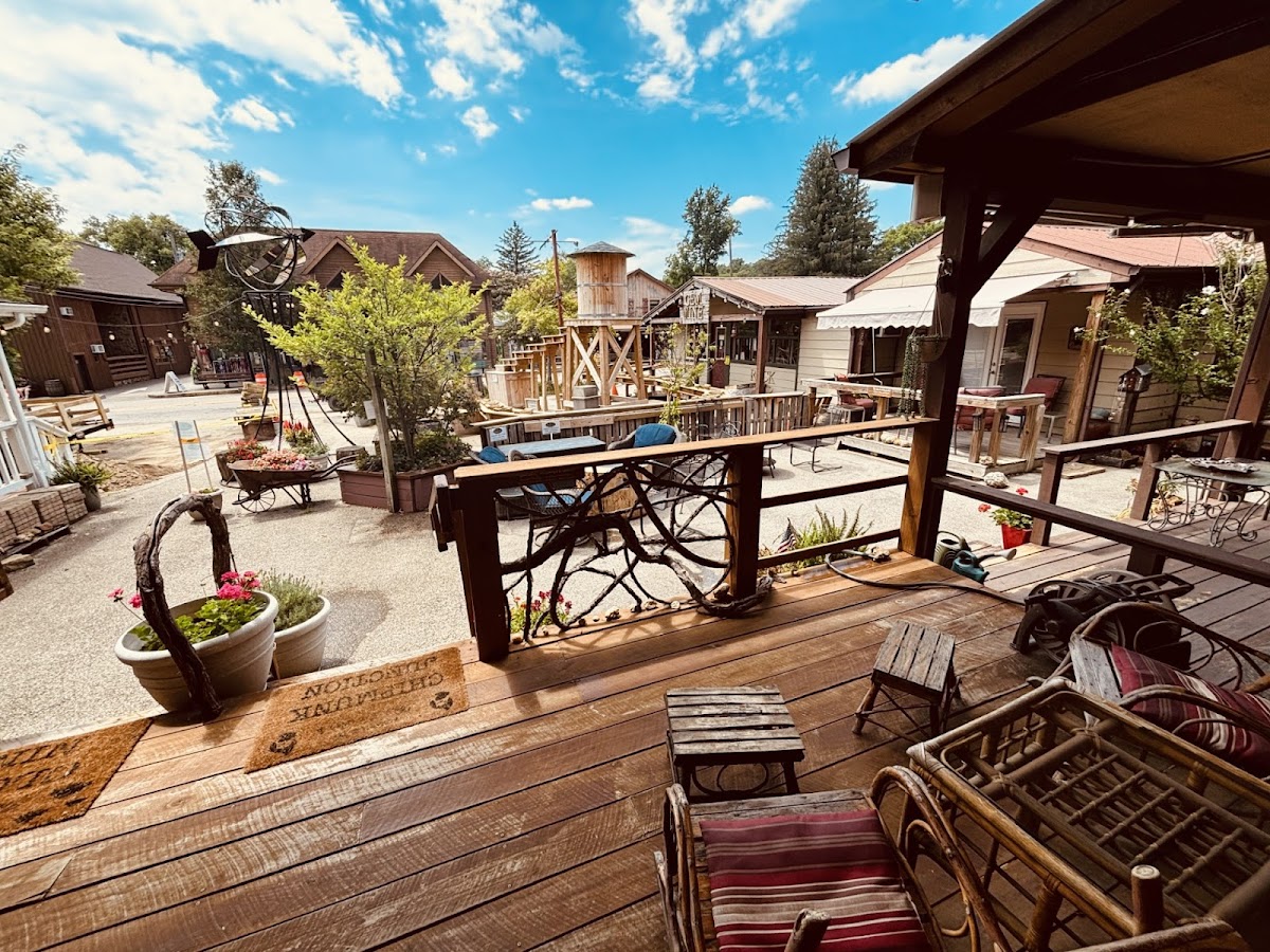 Iris Garden Downtown Cottages & Suites