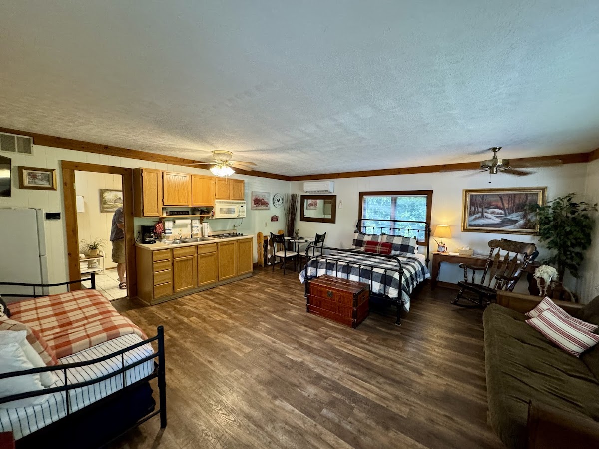Iris Garden Downtown Cottages & Suites photo 3