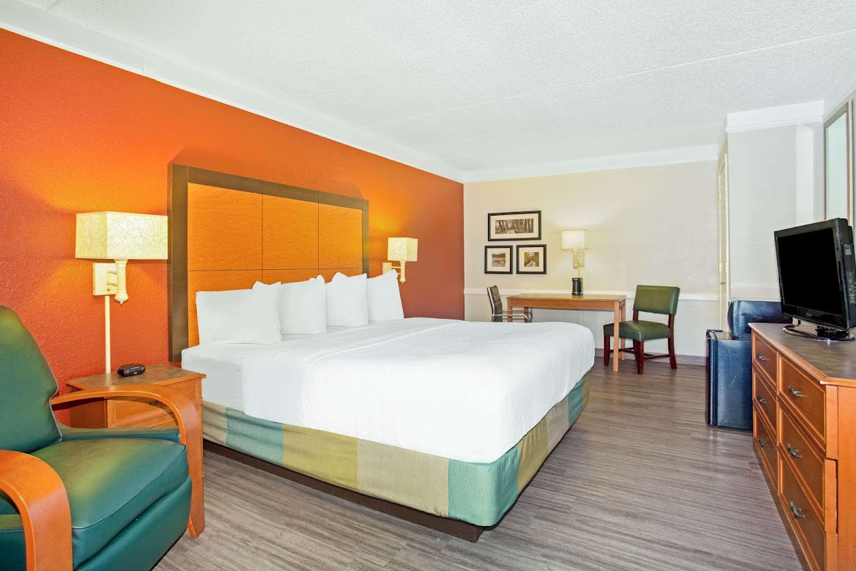 La Quinta Inn by Wyndham Victoria photo 2