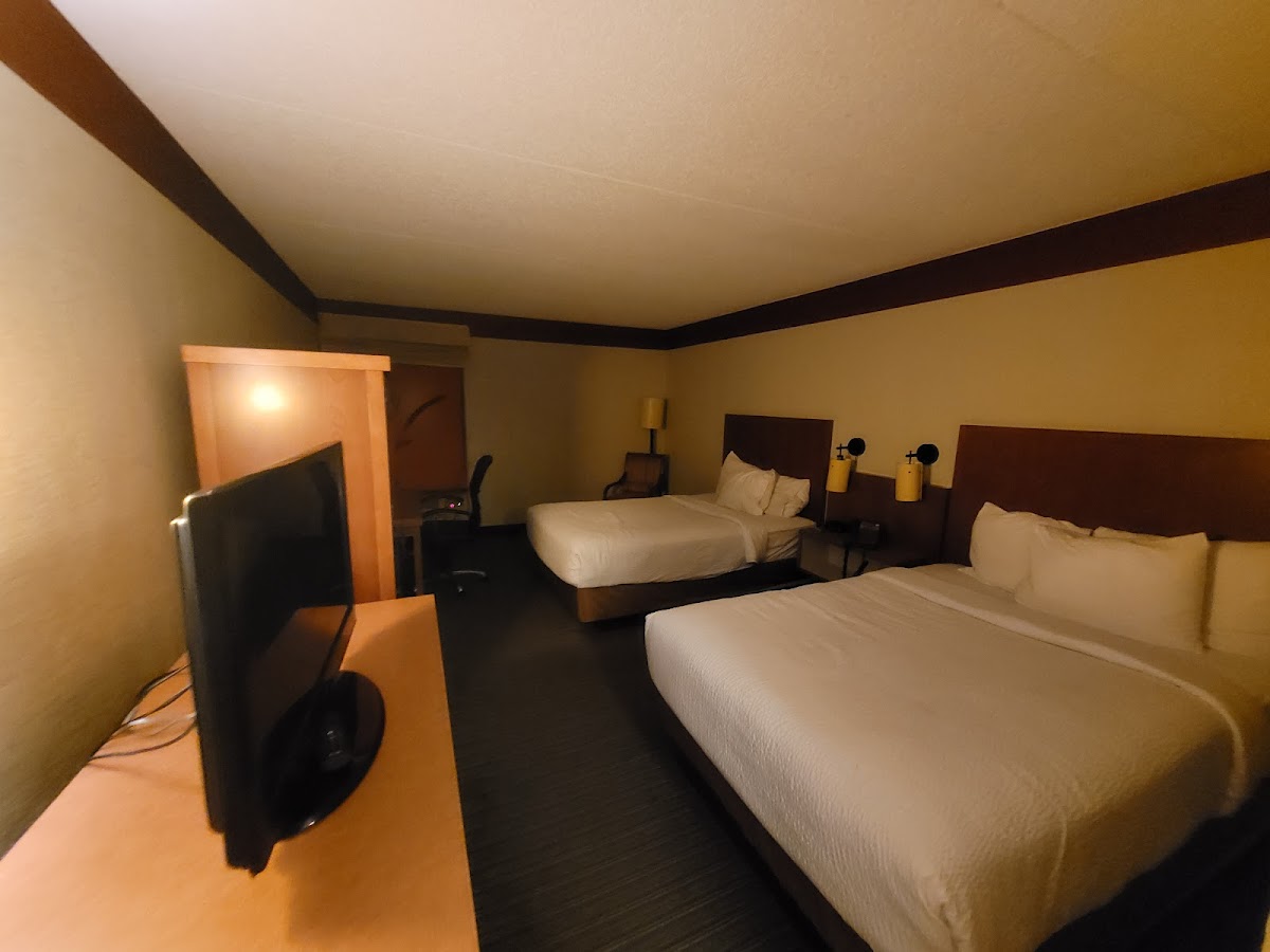 La Quinta Inn & Suites by Wyndham Charlotte Airport North photo 2