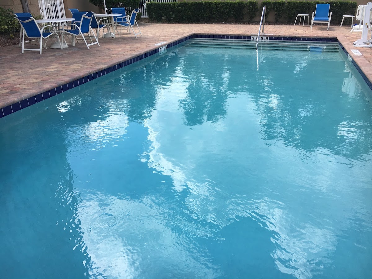 Hampton Inn & Suites Deland photo 3