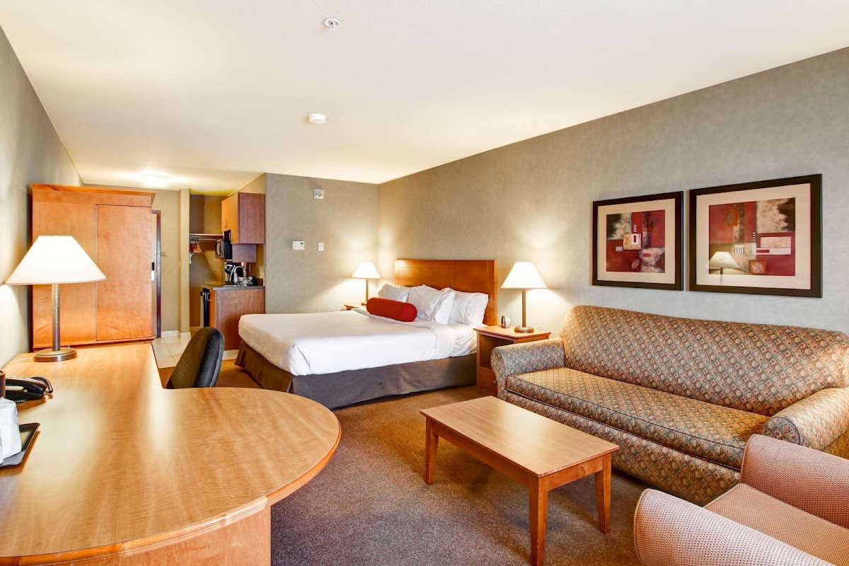 Ramada by Wyndham Ponoka photo 2