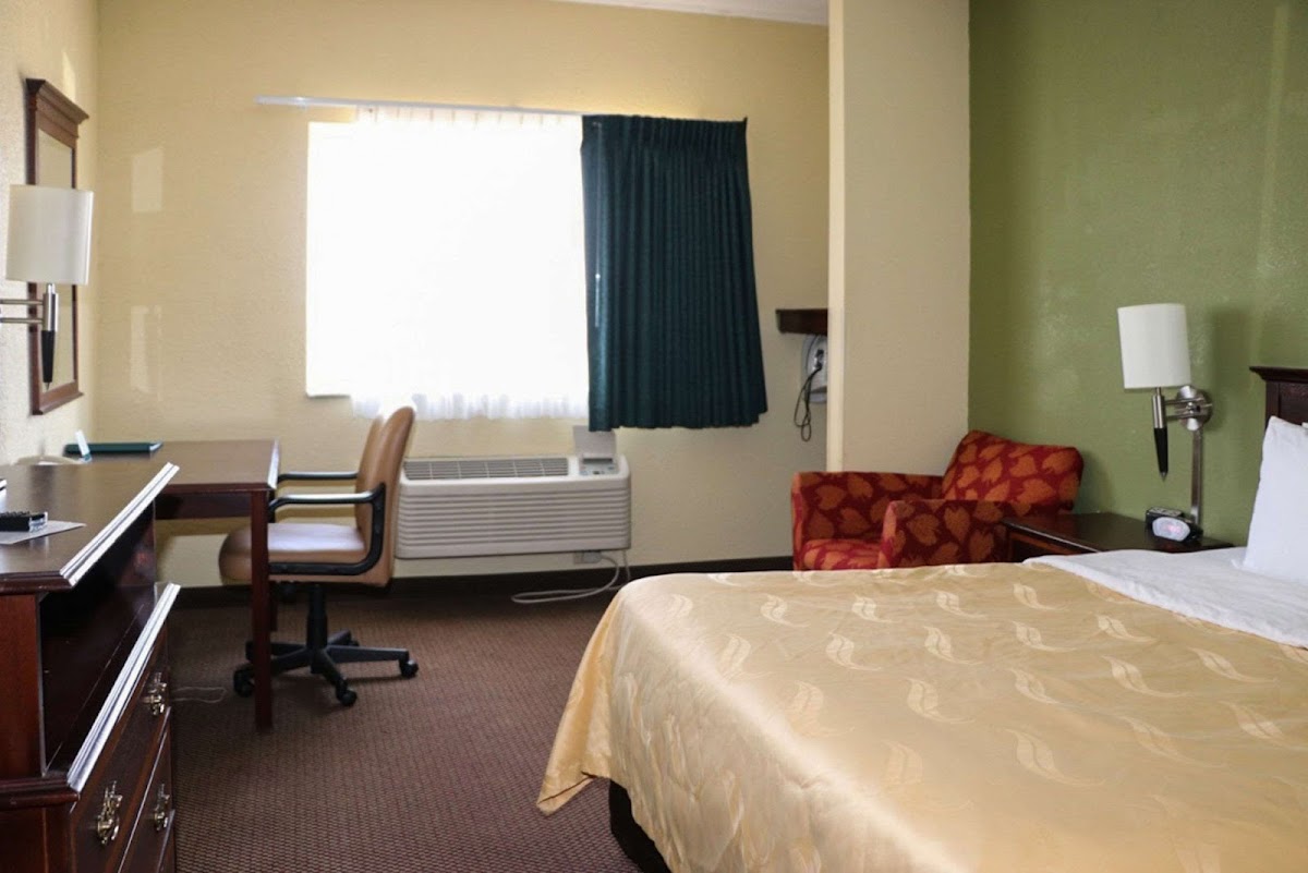 Quality Inn Evansville Eastland Area photo 2