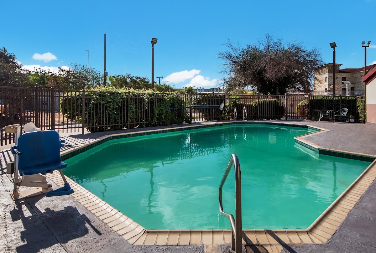 Red Roof Inn San Antonio - SeaWorld/Northwest photo 3