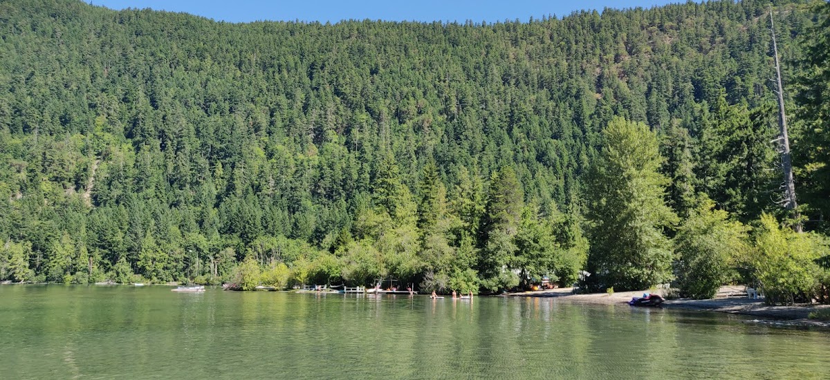Cameron Lake Resort photo 2