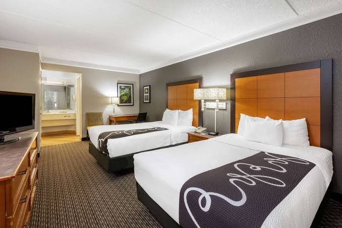 Super 8 by Wyndham Spring / The Woodlands photo 2