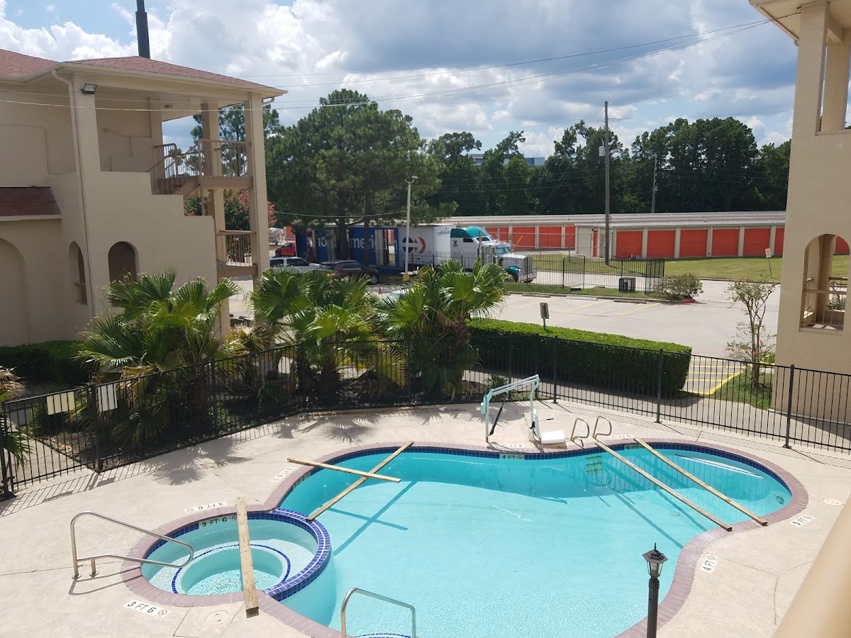 Super 8 by Wyndham Spring / The Woodlands photo 3