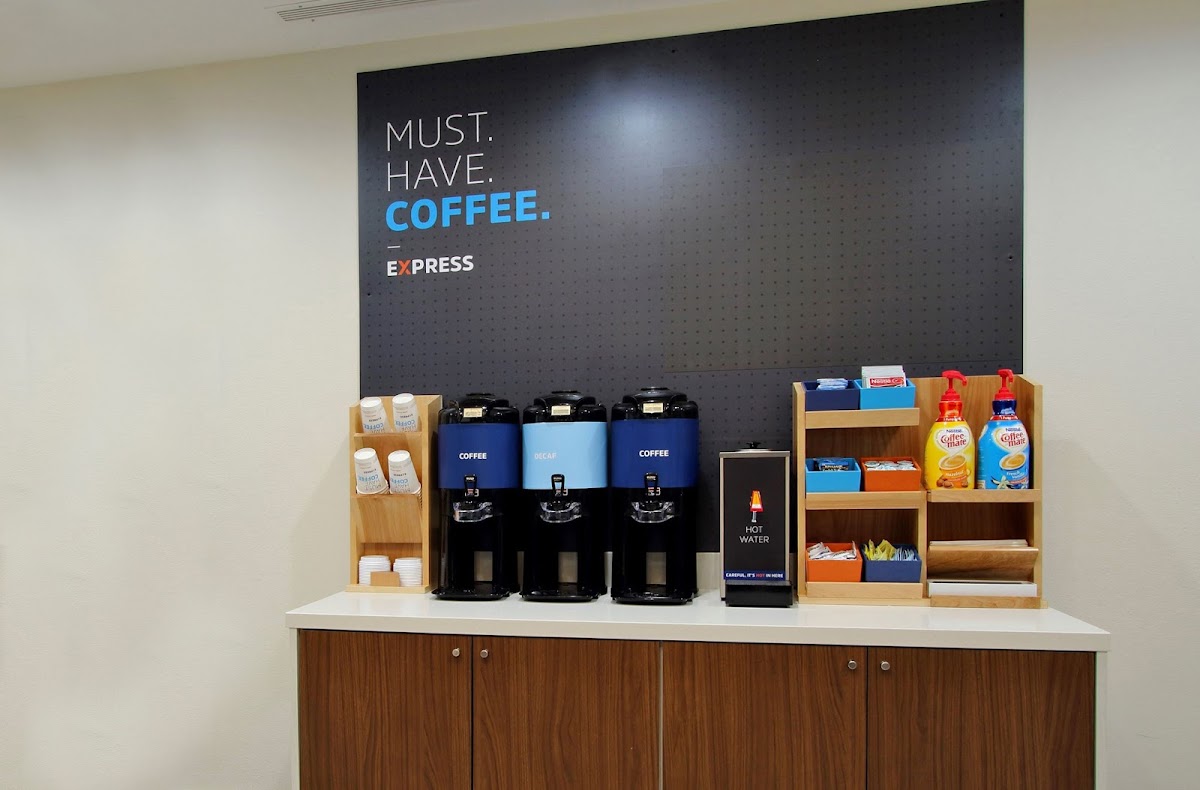 Holiday Inn Express & Suites Greensboro - Airport Area by IHG photo 2