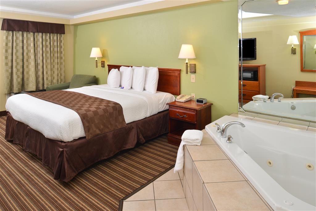 Americas Best Value Inn & Suites University Ave photo 2
