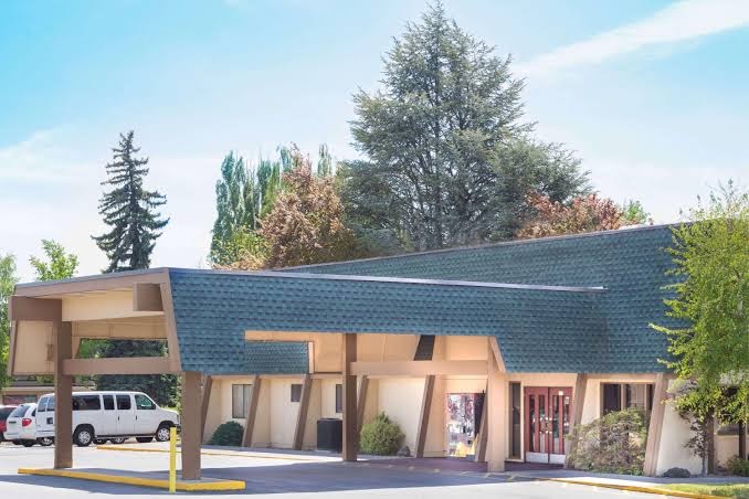 Days Inn by Wyndham Klamath Falls photo 3
