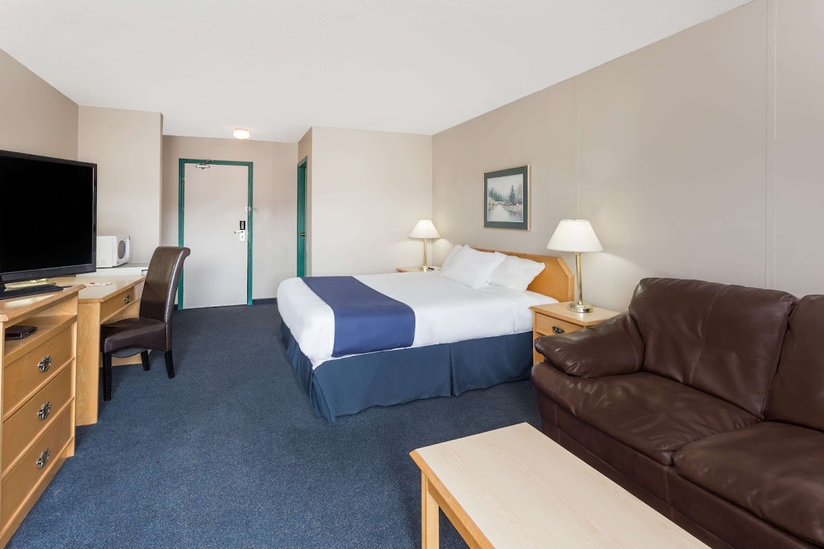 Ramada by Wyndham Quesnel photo 2