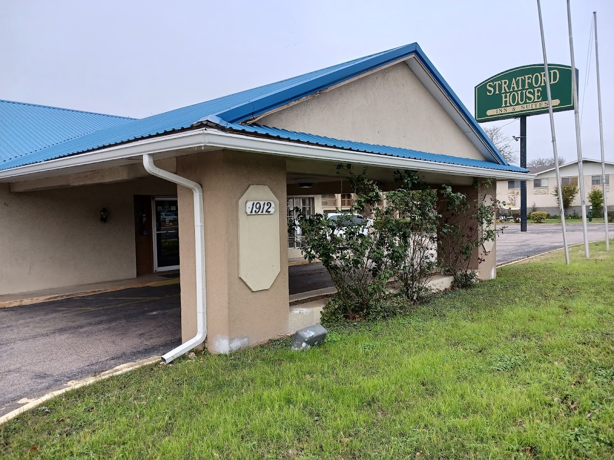 Stratford House Inn & Suites