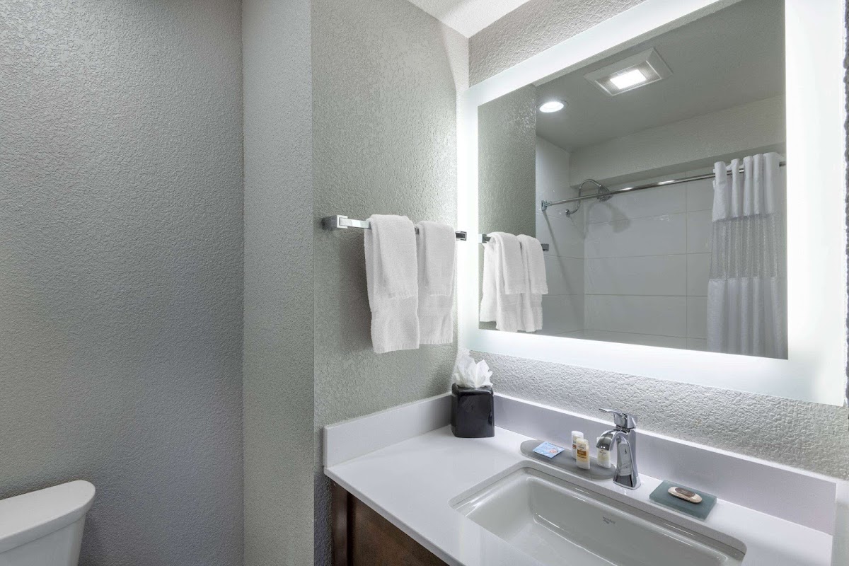 La Quinta Inn & Suites by Wyndham Anchorage Airport photo 3