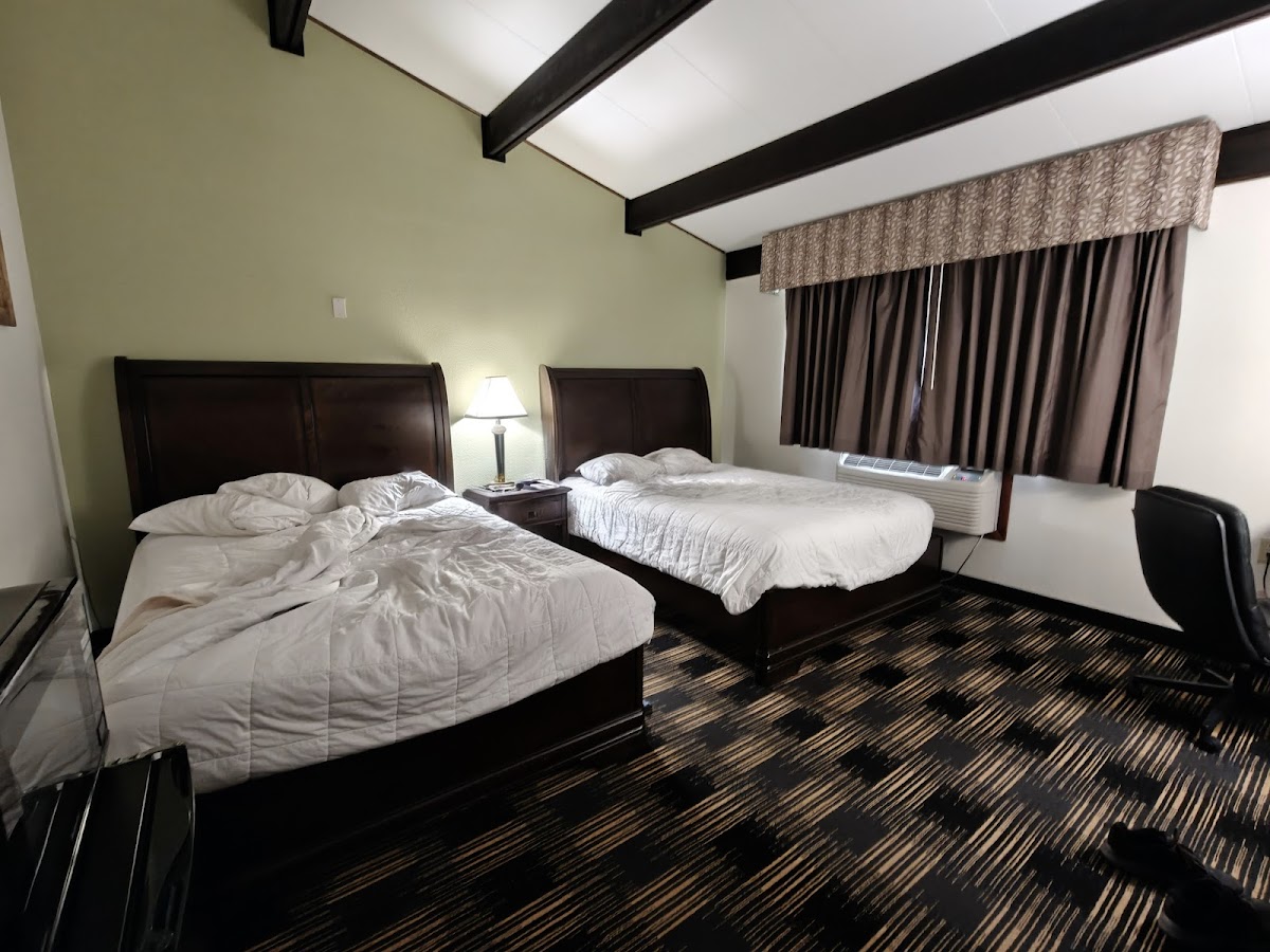 Pacer Inn & Suites Motel photo 2