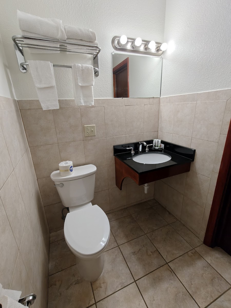 Pacer Inn & Suites Motel photo 3