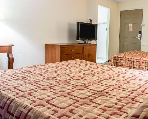 Econo Lodge Kalamazoo near Wings Stadium photo 3