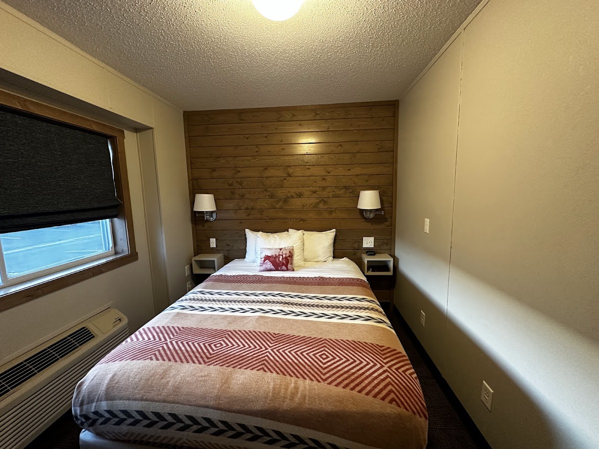 Elkhorn Quarters photo 2