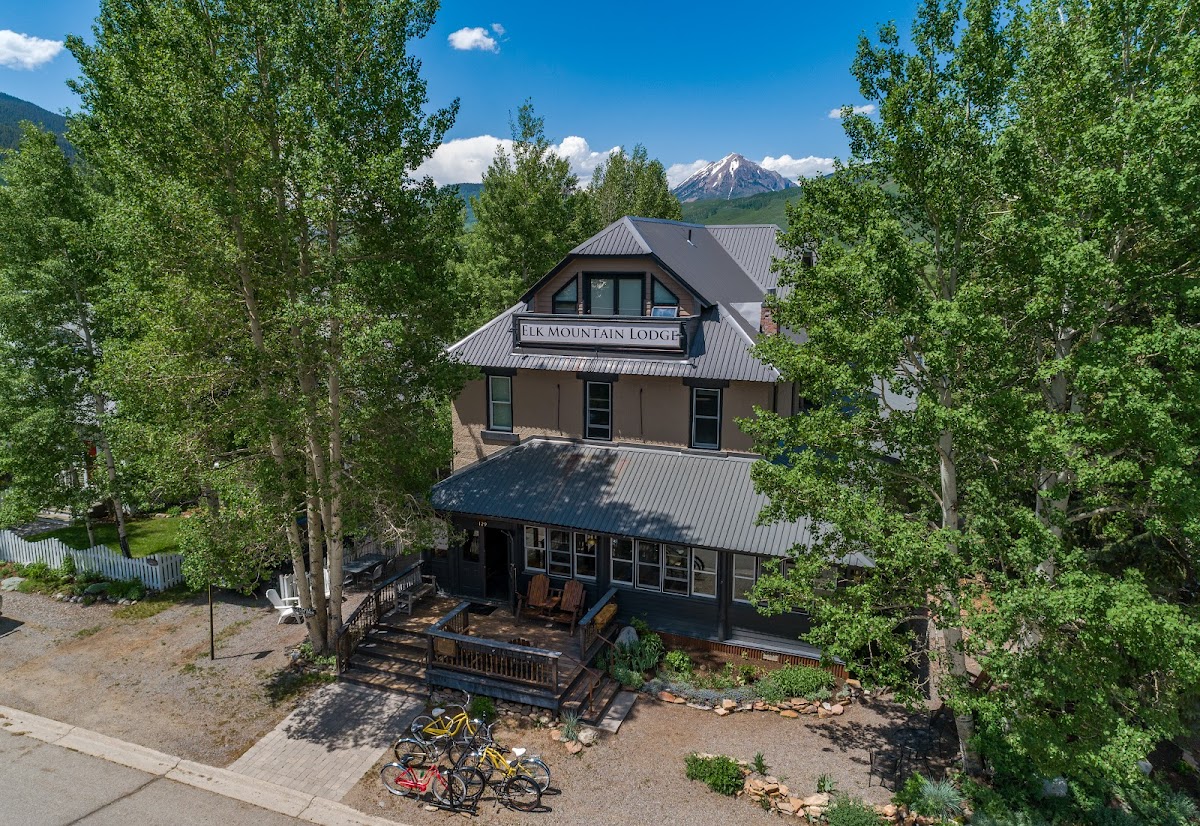 Elk Mountain Lodge