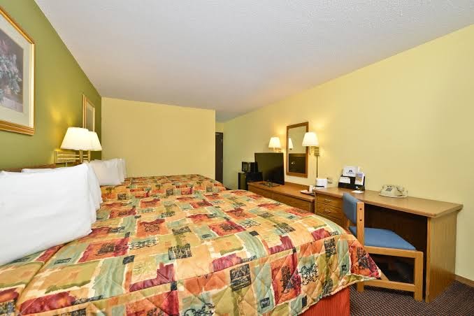 Burnsville Inn & Suites photo 2