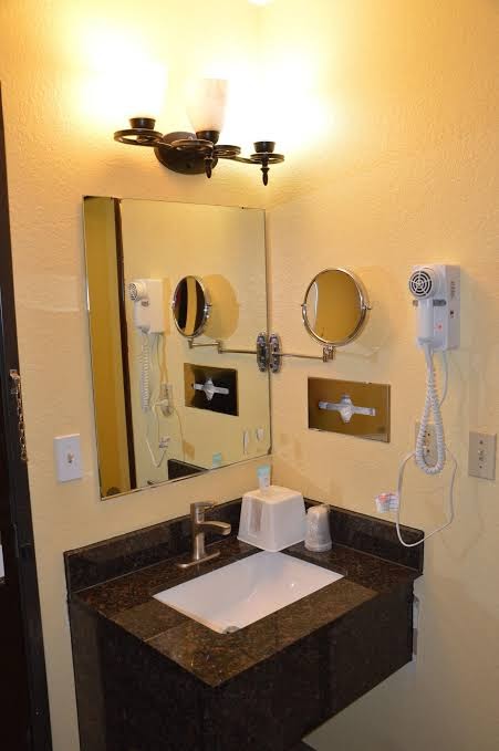 Burnsville Inn & Suites photo 3
