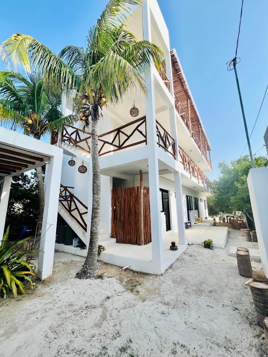 X A M A N A Holbox