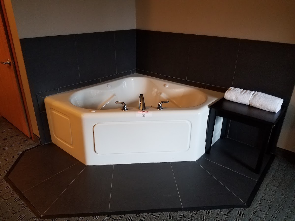Okoboji Inn and Suites photo 3