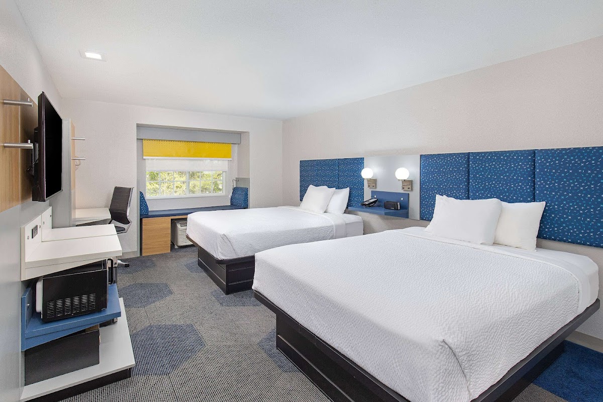 Microtel Inn & Suites by Wyndham Manchester photo 2