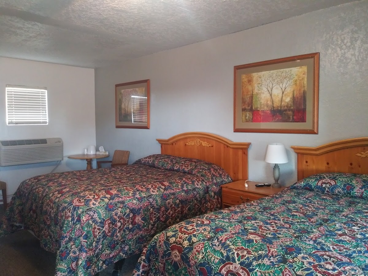 Circle S Lodge photo 2