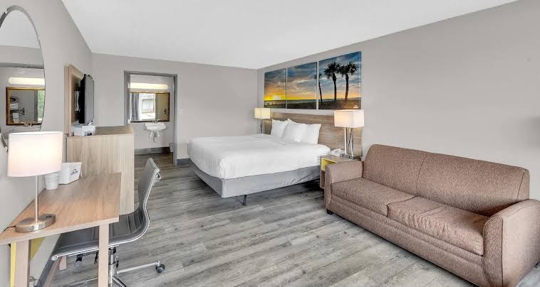 Days Inn by Wyndham Titusville Kennedy Space Center photo 2