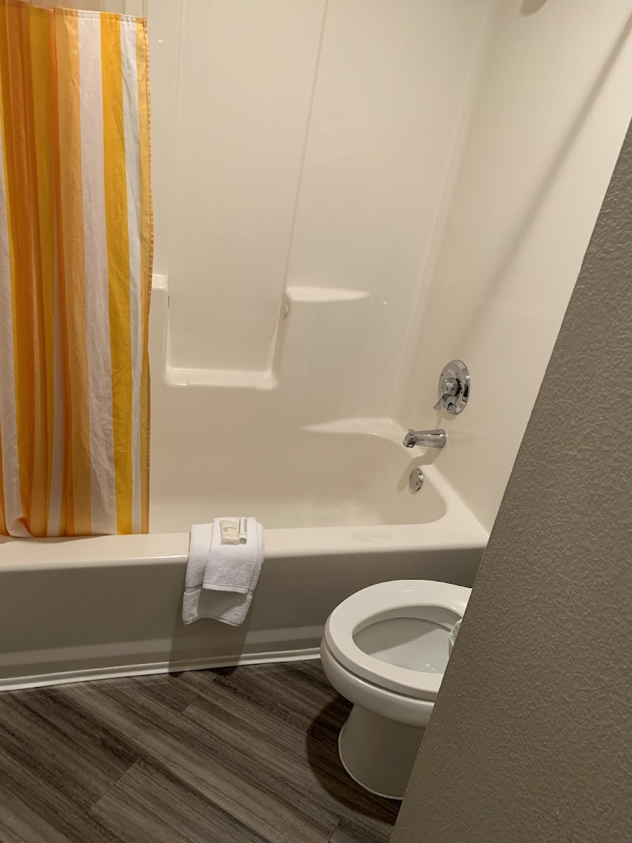 La Quinta Inn & Suites by Wyndham Houston Baytown East photo 3