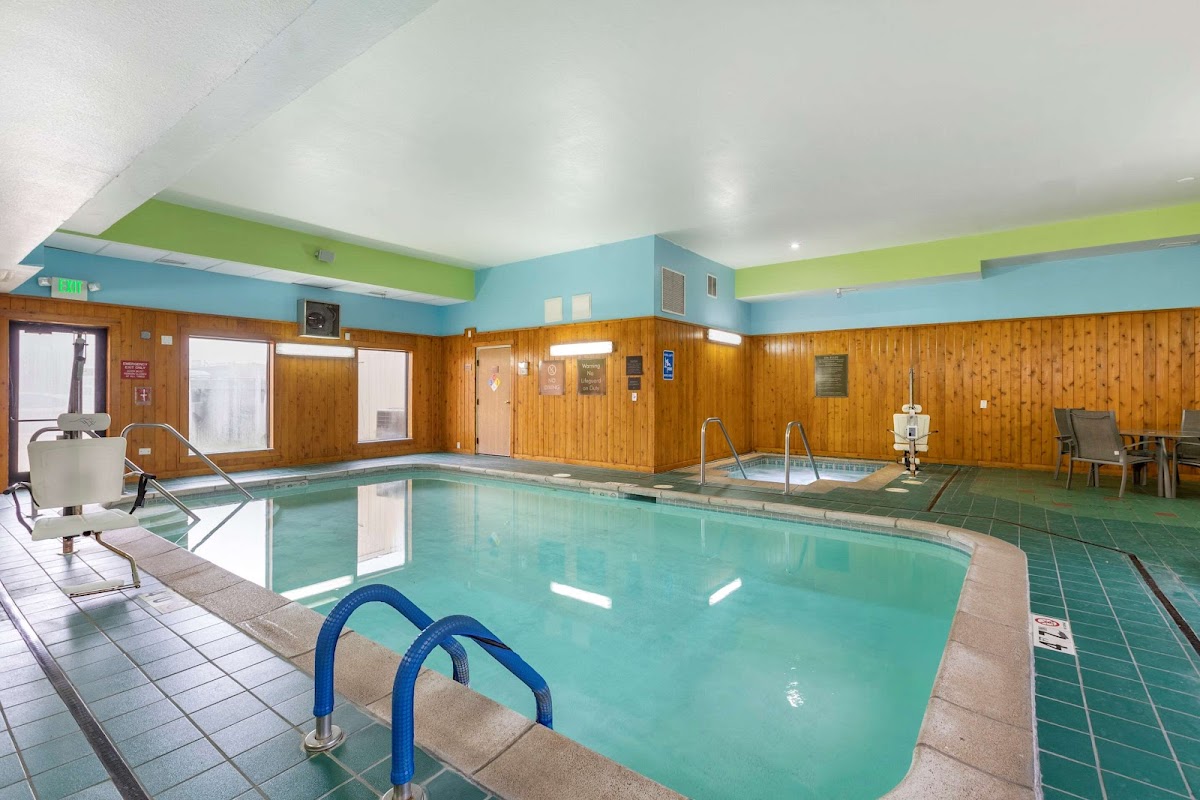 Comfort Inn & Suites Cedar Rapids North - Collins Road photo 3
