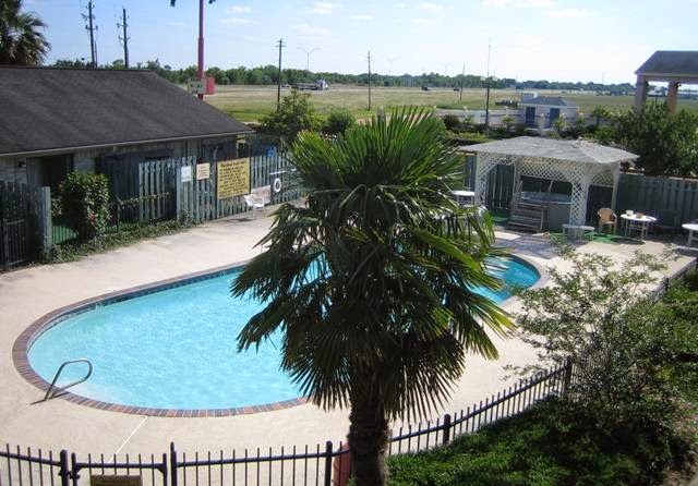 El Campo Inn