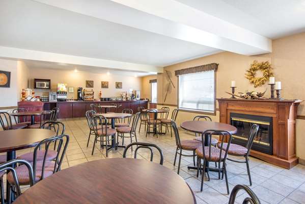 Ramada by Wyndham Lloydminster photo 3